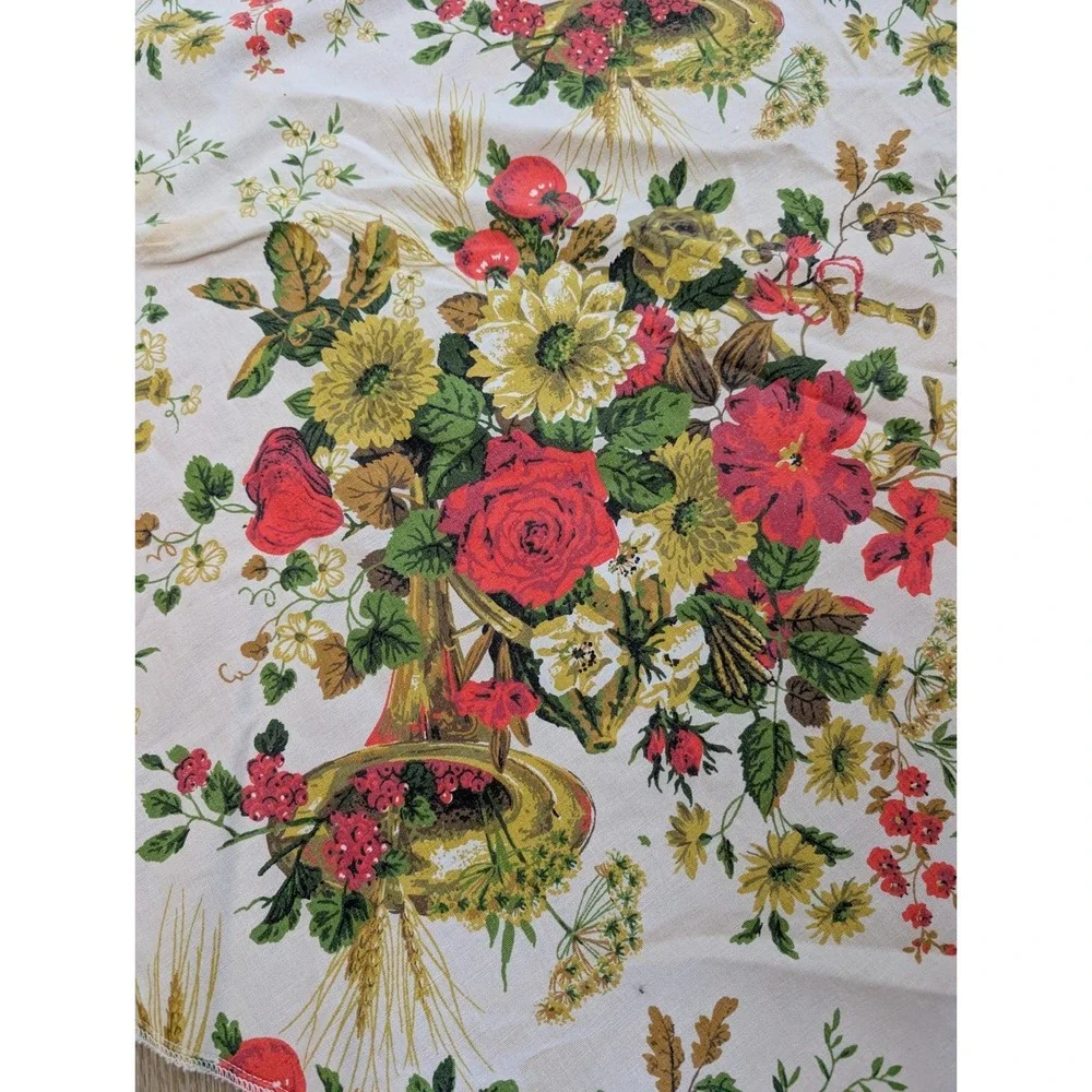Vintage Christmas Holiday Trumpets & Holly Berry Design Round Tablecloth‎ 5ft